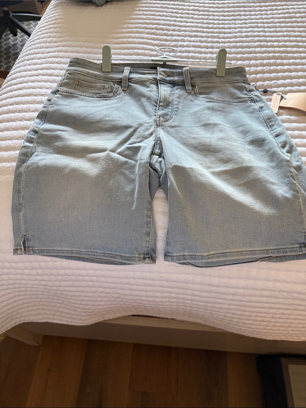 NYDJ Light Blue Denim Women’s Jean Shorts New with tags Size 8